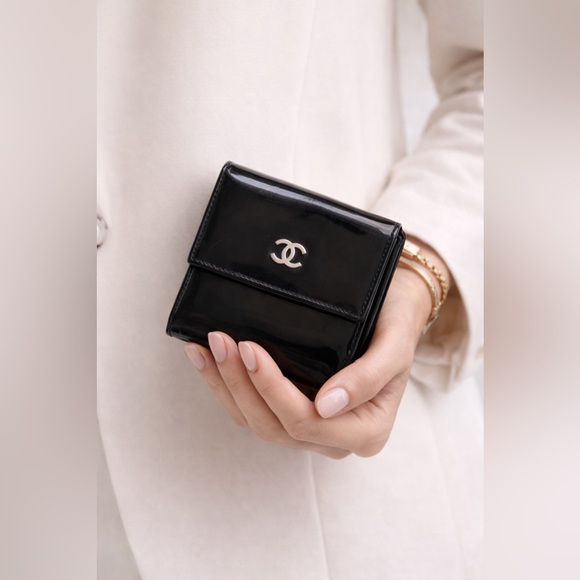 Chanel Pantent Compact Wallet - Picture 10 of 10